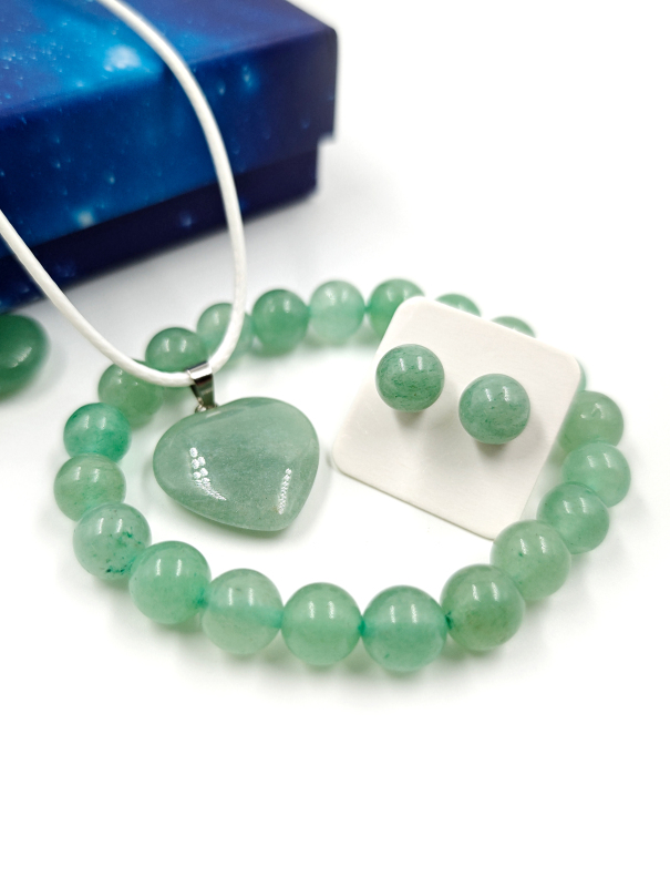 Zöld aventurin karkötő, fülbevaló és szív medálos nyaklánc szett